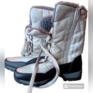 London Fog size 8 silver snow boots
